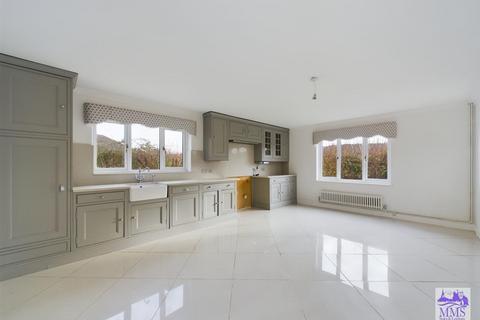 4 bedroom detached house for sale, Spendiff, Cooling, Rochester
