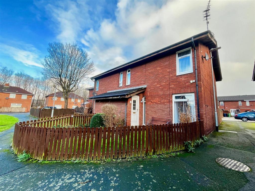 Rose Street, Teams, Gateshead 3 bed semidetached house £129,950