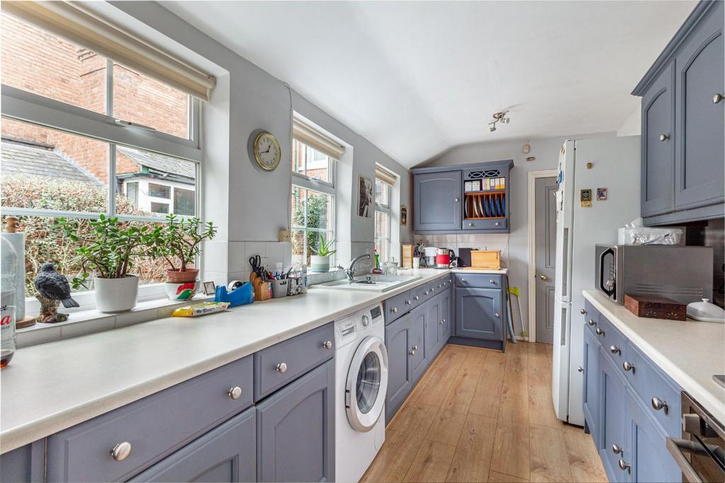 Greenfield Avenue, Stourbridge, DY8 1SX 4 bed semidetached house for