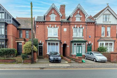 4 bedroom semi-detached house for sale, Greenfield Avenue, Stourbridge, DY8 1SX