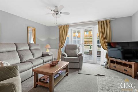 10 Boehm Drive, Alcester, B49 6FG