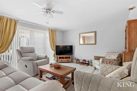 10 Boehm Drive, Alcester, B49 6FG