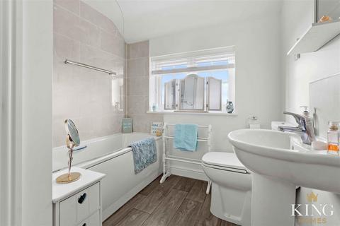10 Boehm Drive, Alcester, B49 6FG