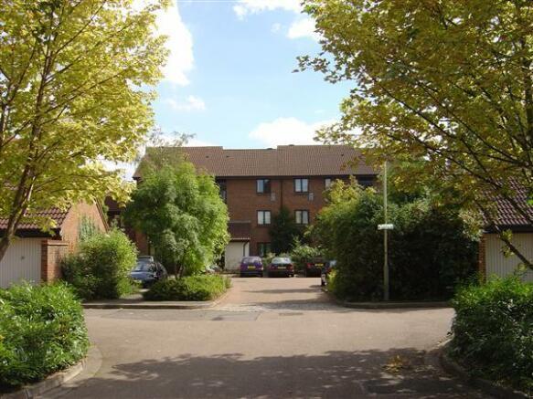 Braybourne Drive, Isleworth 2 bed flat to rent - £1,500 pcm (£346 pw)