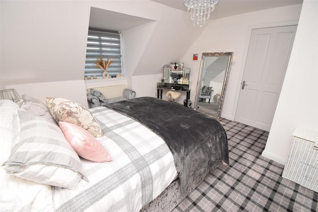 Bedroom two (2).jpg