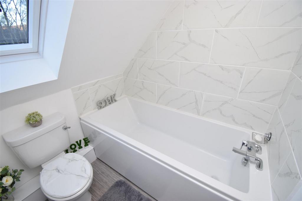 Bathroom (2).jpg