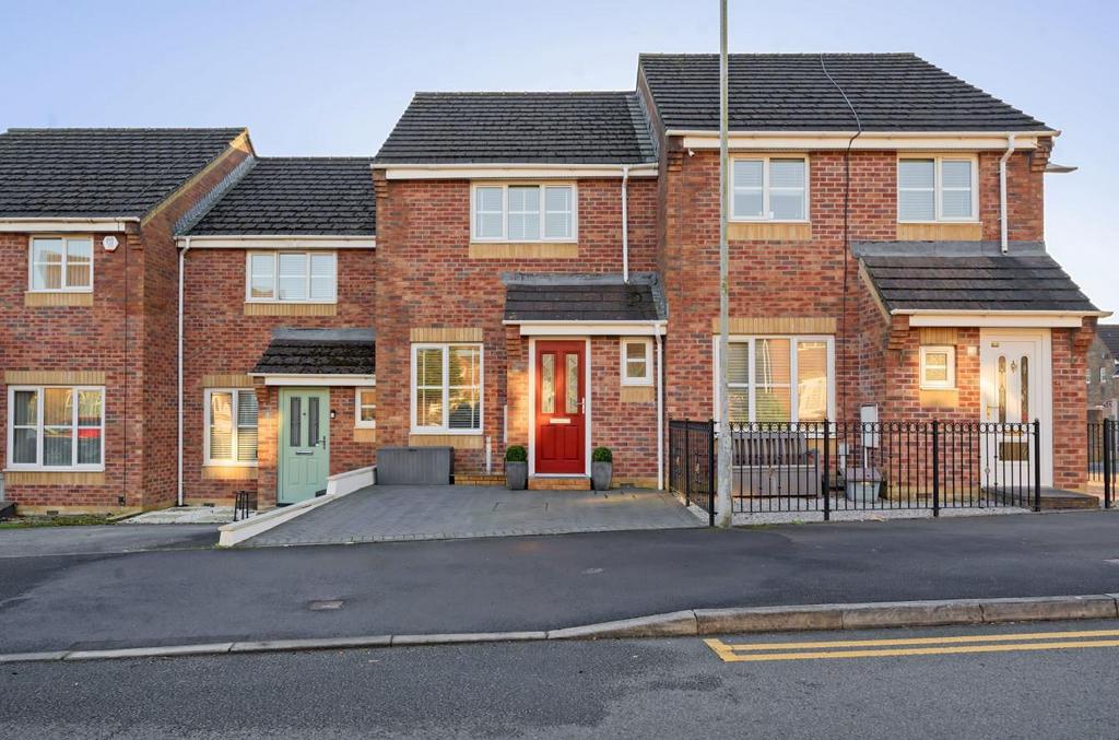 Ffordd Y Wiwer, Swansea Vale, Swansea 2 bed terraced house for sale £