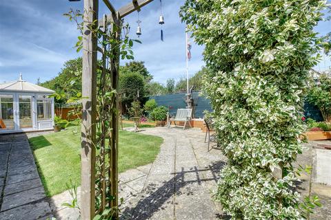 54 Cooden Drive, Bexhill-on-sea, TN39 3AX