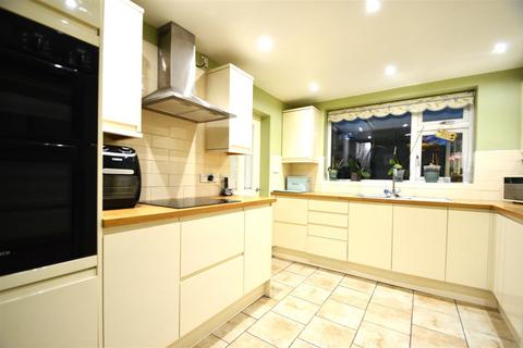 5 Clarkefields, Bayston Hill, Shrewsbury, SY3 0ES