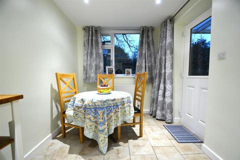 5 Clarkefields, Bayston Hill, Shrewsbury, SY3 0ES