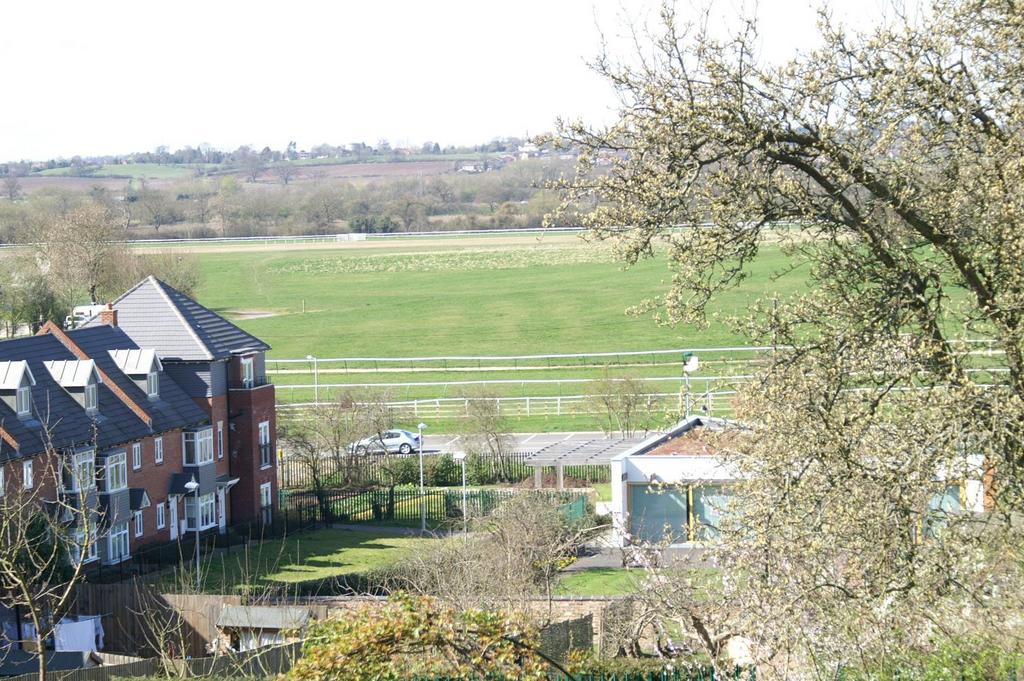 Martinique Square, Bowling Green Street, WARWICK 4 bed end of terrace