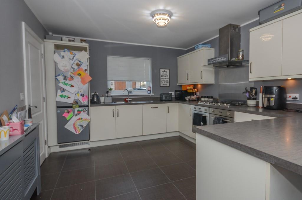 Kitchen pic 3.jpg