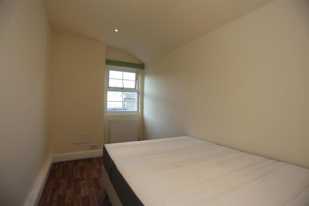 4 Kingsbury Street Bed 1 (2).JPG