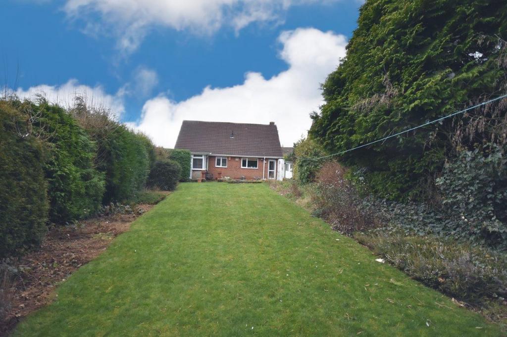 St. Augustines Road, Chesterfield, S40 2SA 3 bed detached bungalow for