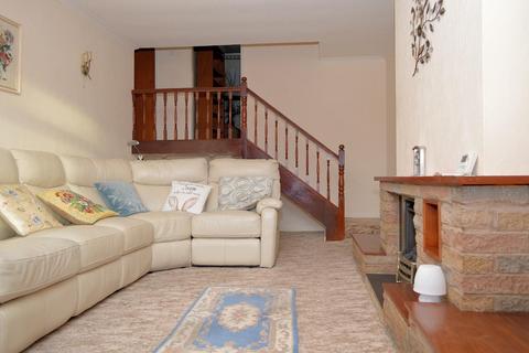 13 Claytons Close, Springhead, Oldham, OL4 4NT