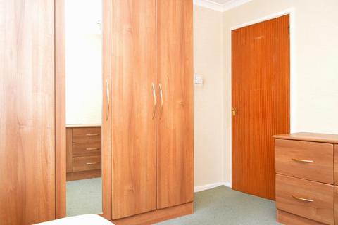 13 Claytons Close, Springhead, Oldham, OL4 4NT