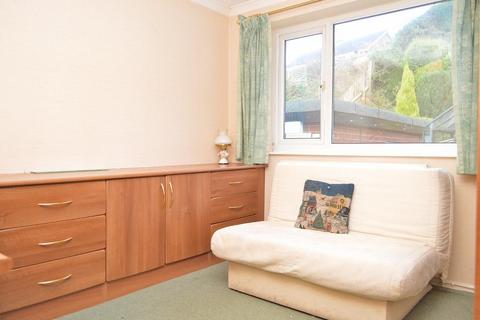 13 Claytons Close, Springhead, Oldham, OL4 4NT