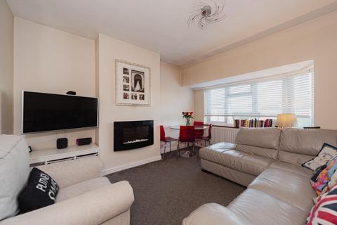 158 Station Avenue, Epsom, KT19 9UG