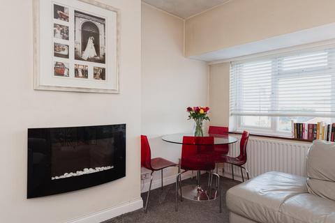 158 Station Avenue, Epsom, KT19 9UG