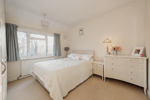 158 Station Avenue, Epsom, KT19 9UG