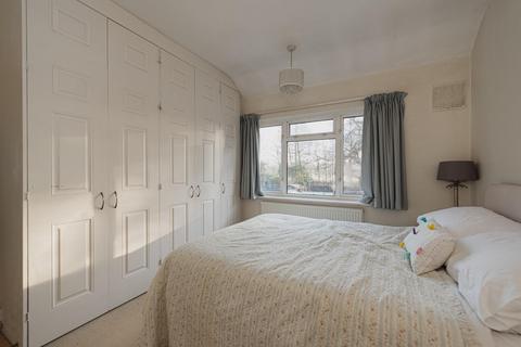 158 Station Avenue, Epsom, KT19 9UG