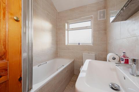 158 Station Avenue, Epsom, KT19 9UG
