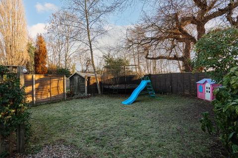 158 Station Avenue, Epsom, KT19 9UG
