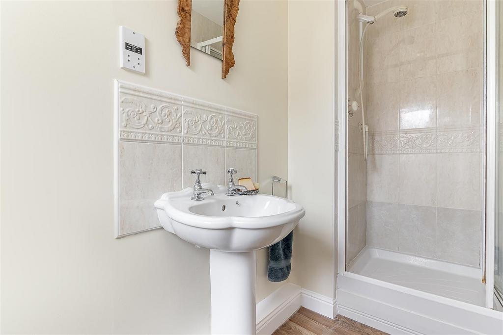 Master Bedroom Ensuite - A.jpg