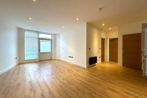 2 bedroom apartment to rent - Chalfont Park, Gerrards Cross