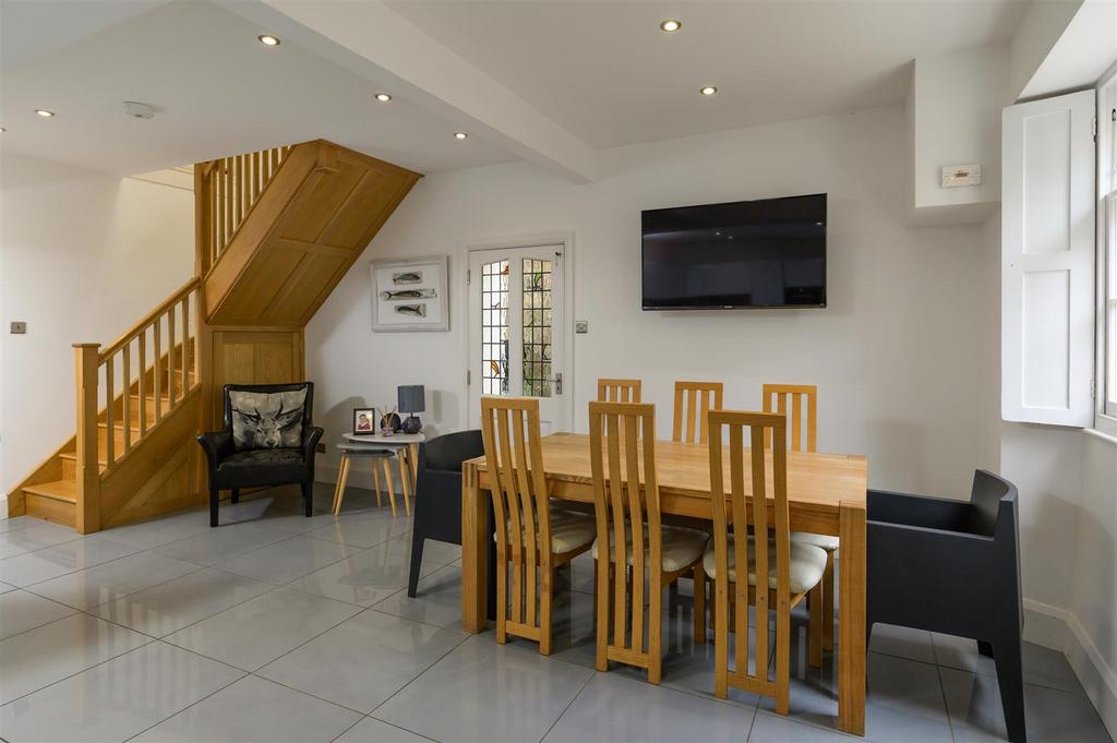 12 Buckingham Vale-20.jpg
