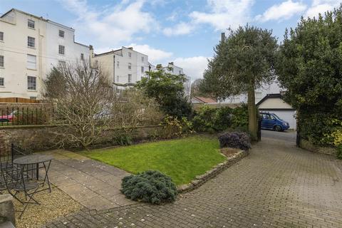 12 Buckingham Vale, Bristol, BS8 2BU