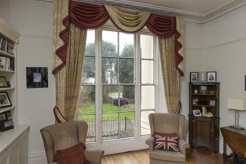 12 Buckingham Vale, Bristol, BS8 2BU