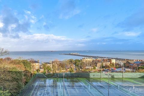 2 bedroom apartment for sale, *CHAIN FREE* Brigstocke Terrace, Ryde