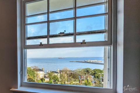 2 bedroom apartment for sale, *CHAIN FREE* Brigstocke Terrace, Ryde