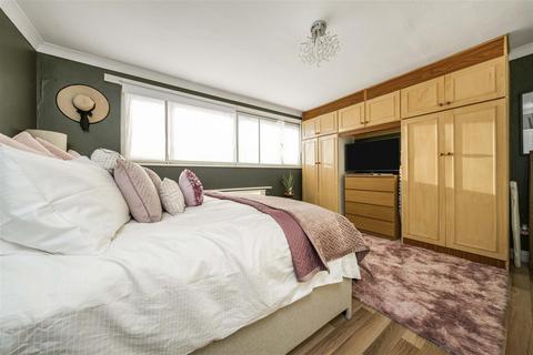 2 bedroom terraced house for sale, Pevensey Close, Osterley