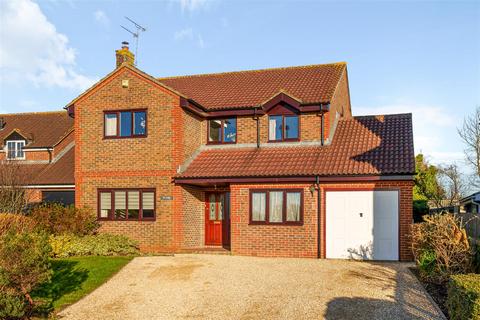 4 bedroom detached house for sale, The Farthings, Marlow Way, Wootton Bassett