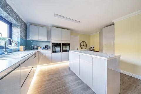 The Farthings Marlowe Way, Royal Wootton Bassett, Swindon, SN4 8LG