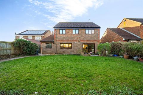 The Farthings Marlowe Way, Royal Wootton Bassett, Swindon, SN4 8LG