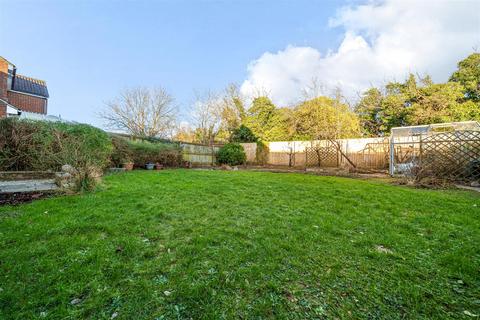 The Farthings Marlowe Way, Royal Wootton Bassett, Swindon, SN4 8LG