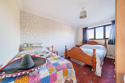 The Farthings Marlowe Way, Royal Wootton Bassett, Swindon, SN4 8LG