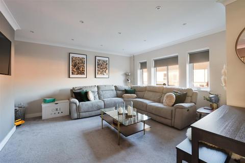 30 Burnet Grove, Epsom, KT19 8HU