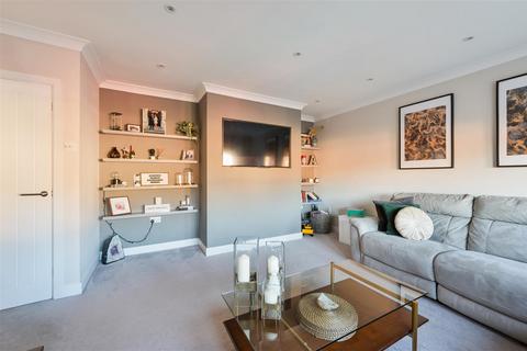 30 Burnet Grove, Epsom, KT19 8HU