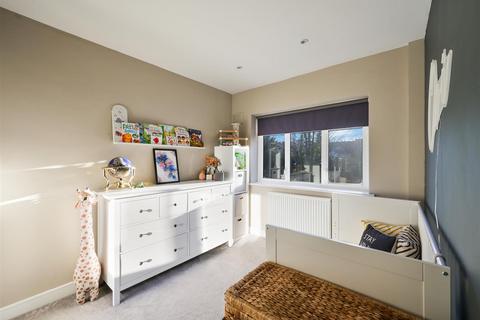 30 Burnet Grove, Epsom, KT19 8HU