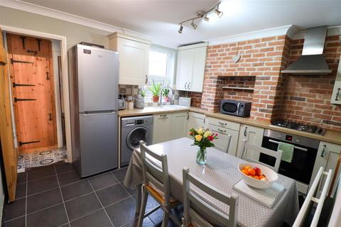 8 Ferry Lane, Wouldham, Rochester, ME1 3UU