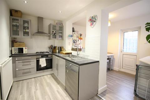 2 bedroom end of terrace house for sale - Bluehouse Road, London E4