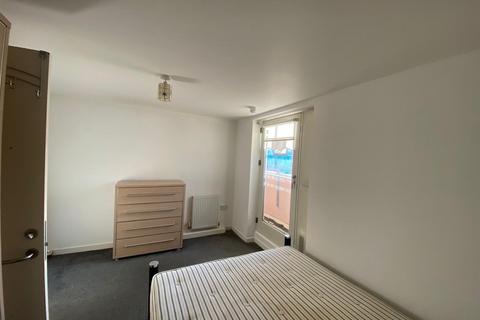 3 bedroom apartment to rent, Royal Quay, Liverpool