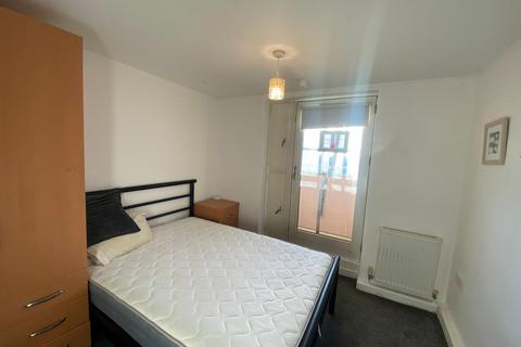 3 bedroom apartment to rent, Royal Quay, Liverpool