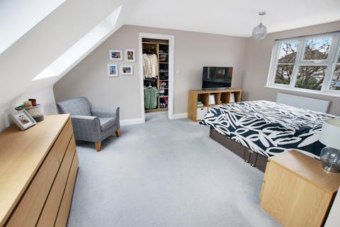 7 Bluebell Close, East Grinstead, RH19 1RS