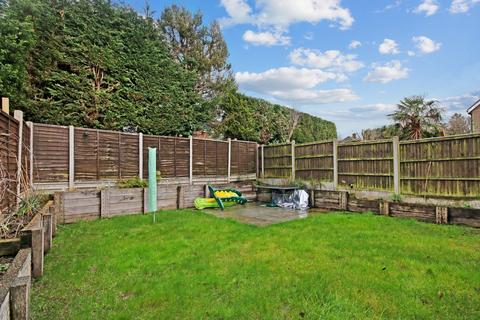 7 Bluebell Close, East Grinstead, RH19 1RS
