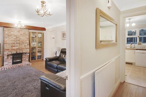 7 Bluebell Close, East Grinstead, RH19 1RS